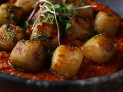 gnocchi de batata doce com ragu de linguiça caipira