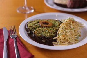 Ossobuco em crosta de gremolata crocante com linguine ao alho e óleo